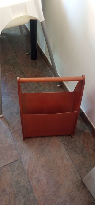 Revistero de madera vintage
