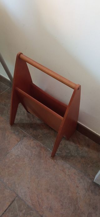 Revistero de madera vintage