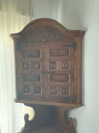 Mueble rústico de madera para esquina