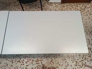 Escritorio individual metálico y madera