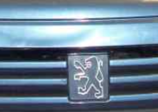 Logo Capó Peugeot 405