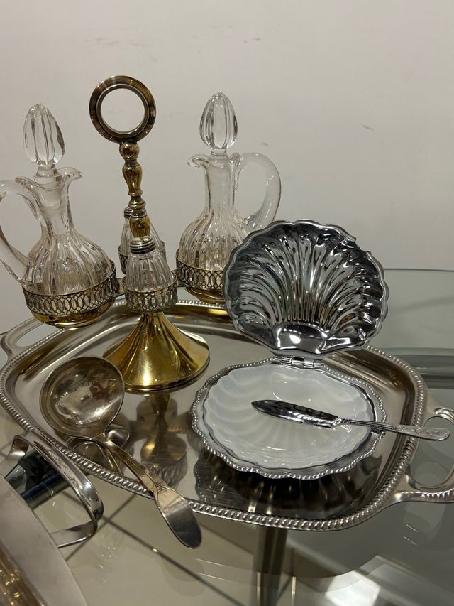 Juego de vajilla antigua