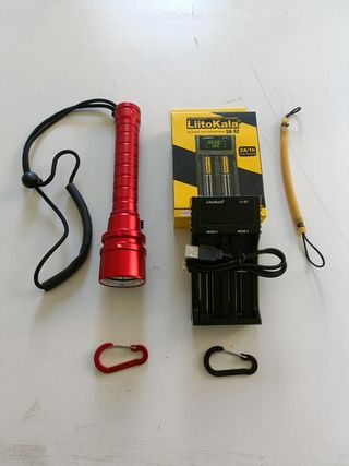 Linterna pesca submarina triple led. 