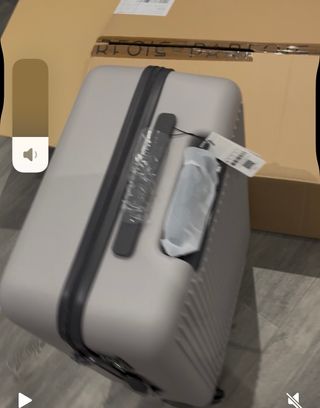 Maleta gris a estrenar