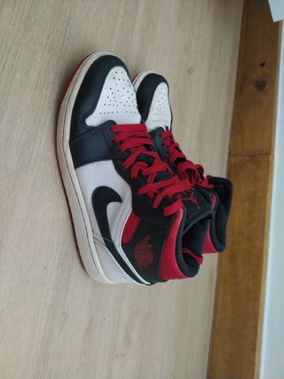 Jordan 1 Mid Zapatillas Negras Rojas