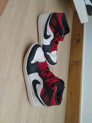 Jordan 1 Mid Zapatillas Negras Rojas