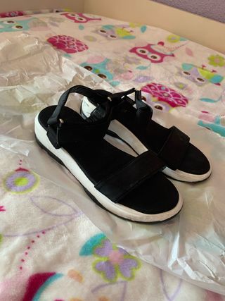 Sandalias negras con plataforma