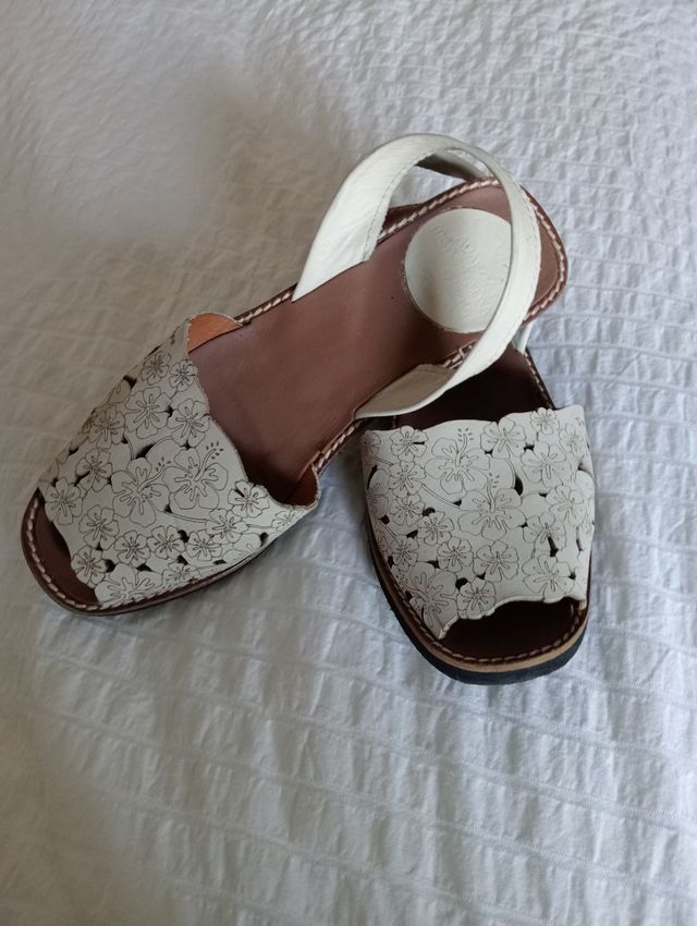 Menorquinas Penelope Mujer Blancas Flores