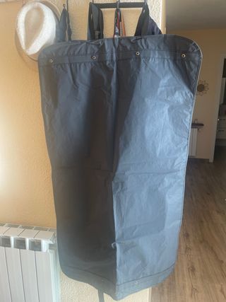 Funda porta trajes Massimo Dutti gris