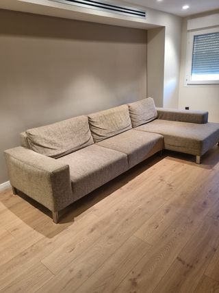Sofá modular beige y gris de tela