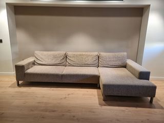 Sofá modular beige y gris de tela