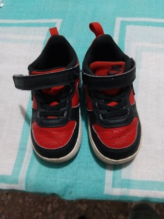 Scarpe Nike bambino rosse e nere n 23.5