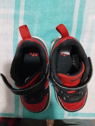 Scarpe Nike bambino rosse e nere n 23.5