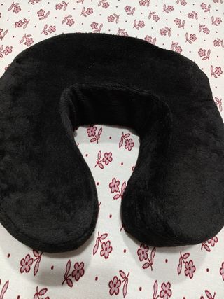 Cuscino da viaggio massaggiante nero