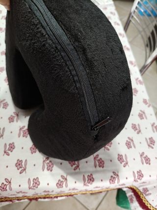 Cuscino da viaggio massaggiante nero
