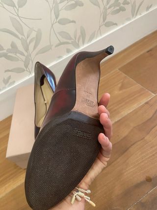 Zapatos de tacón de piel Uterqüe burdeos talla 39