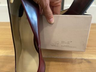 Zapatos de tacón de piel Uterqüe burdeos talla 39