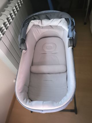 Capazo y soporte Inglesina Aptica