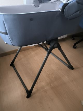 Capazo y soporte Inglesina Aptica