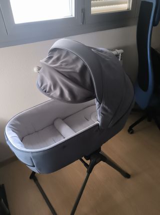 Capazo y soporte Inglesina Aptica