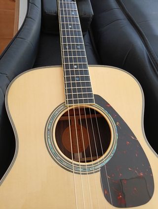 Yamaha LS16 Guitarra Electroacústica