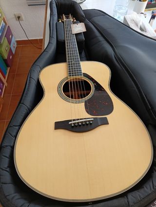 Yamaha LS16 Guitarra Electroacústica