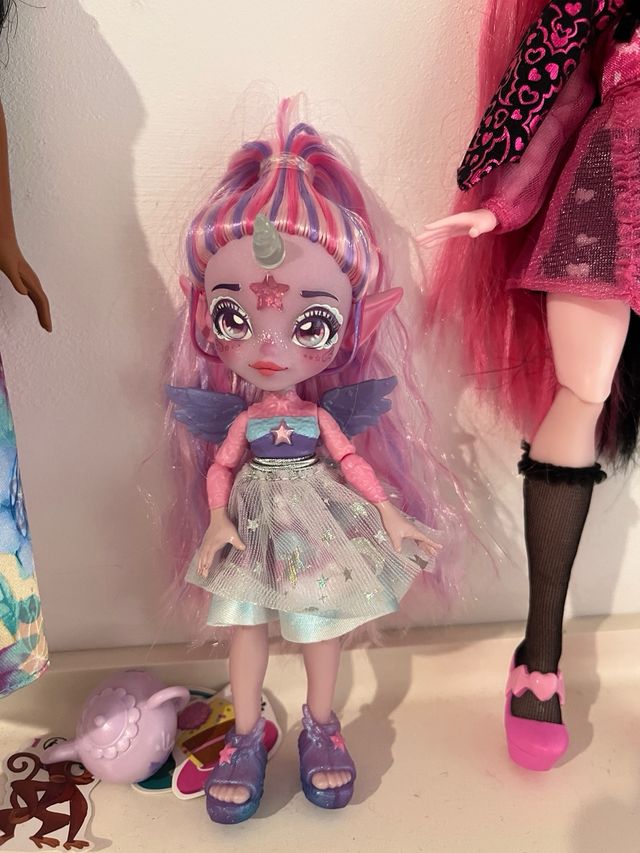 Muñeca fantasía unicornio con alas