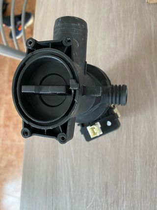 Bomba de agua lavadora WHIRPOOL modelo AWOD 053