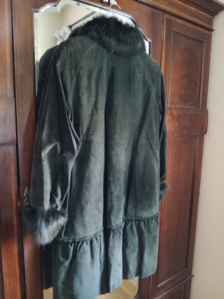 Abrigo ante verde con detalles de pelo