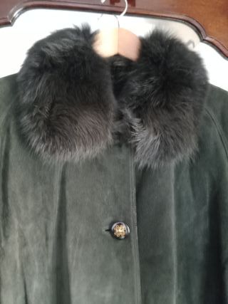 Abrigo ante verde con detalles de pelo