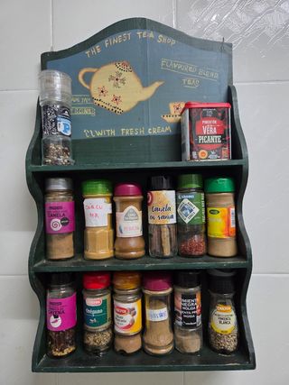Especiero de madera vintage para pared