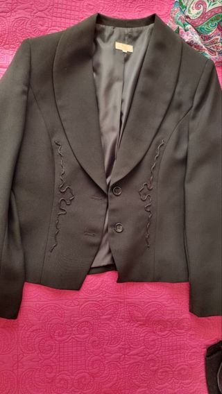Chaqueta negra elegante. T44