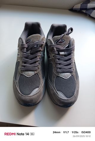 Zapatillas New Balance 2002R Grises