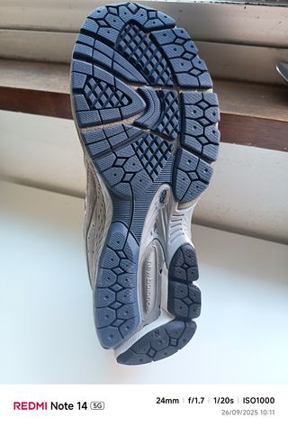 Zapatillas New Balance 2002R Grises