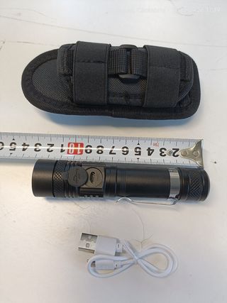 Linterna LED T6  Negra con Funda y Cable USB