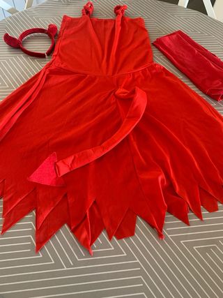 Disfraz varios y de varias tallas.