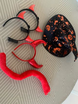 Disfraz varios y de varias tallas.