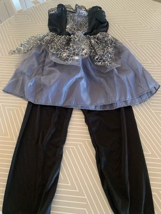 Disfraz varios y de varias tallas.