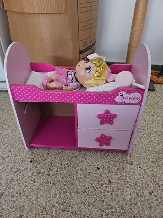 Cuna de muñecas rosa con cajones