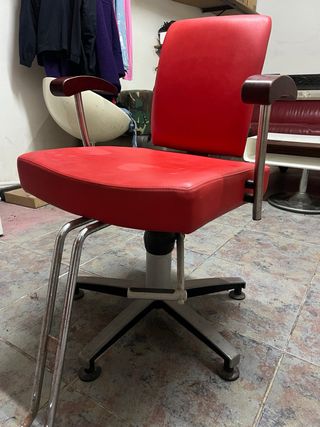 Silla de peluquería hidráulica roja