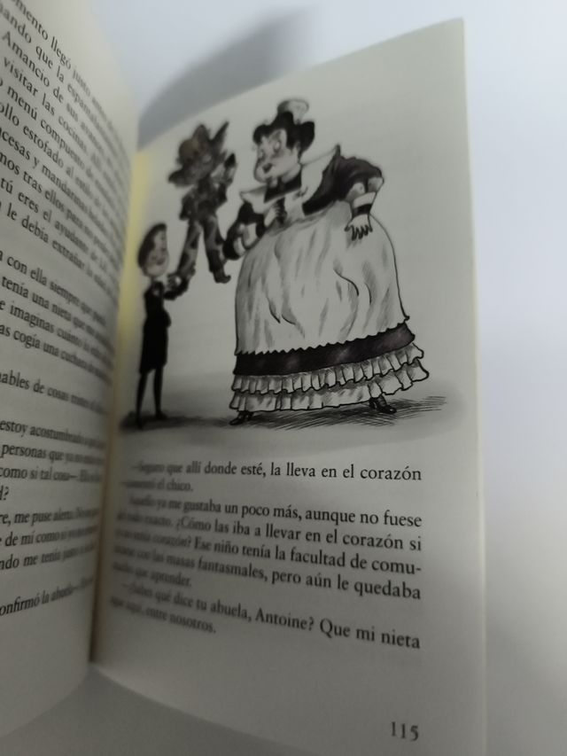 Esmeraldina, la pequeña fantasma (Spanish Edition)