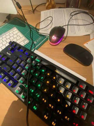 PC Gaming con luces LED azules
