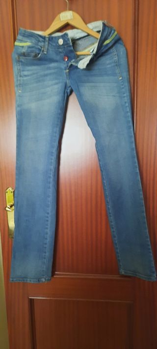 Pantalón vaquero Dant bordado