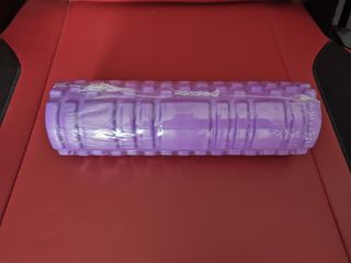 Rodillo morado para estirar músculos