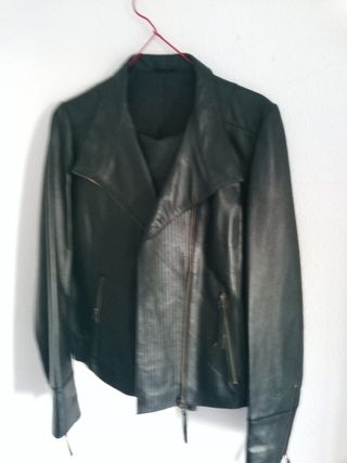 Conjunto Chaqueta y Falda Cuero Negra
