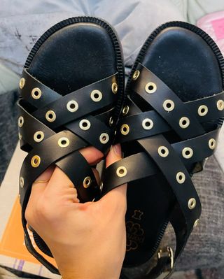 Sandalias Porronet piel negras tachuelas