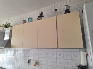 Muebles de cocina en color Beige con uñero