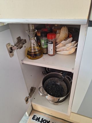 Muebles de cocina en color Beige con uñero