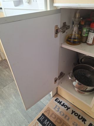 Muebles de cocina en color Beige con uñero