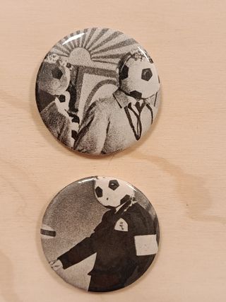 Lote 2 chapas vintage fútbol 58mm
